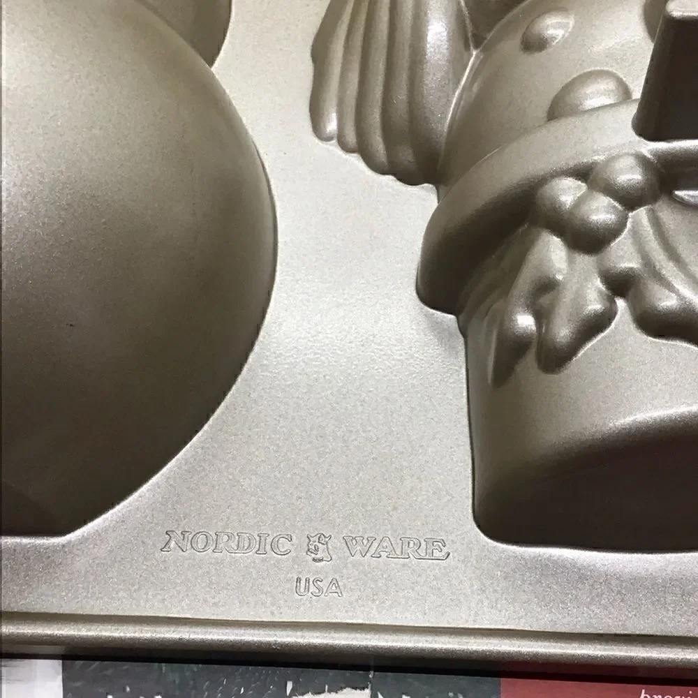 Williams Sonoma Nordic Ware Snowman Cake Pan